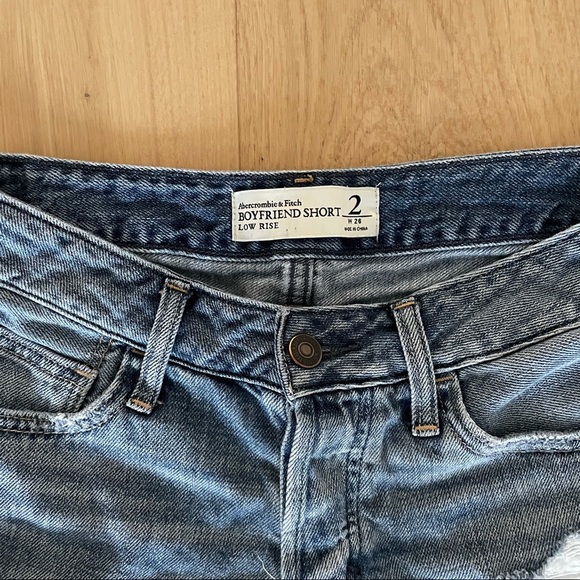 Abercrombie Boyfriend Short - Picture 2 of 3
